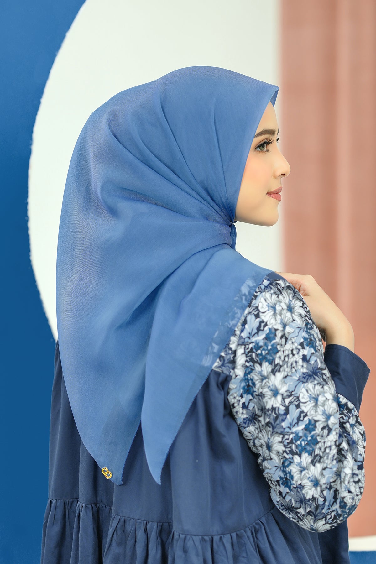 Bijou Blue'da Kelly Meydanı