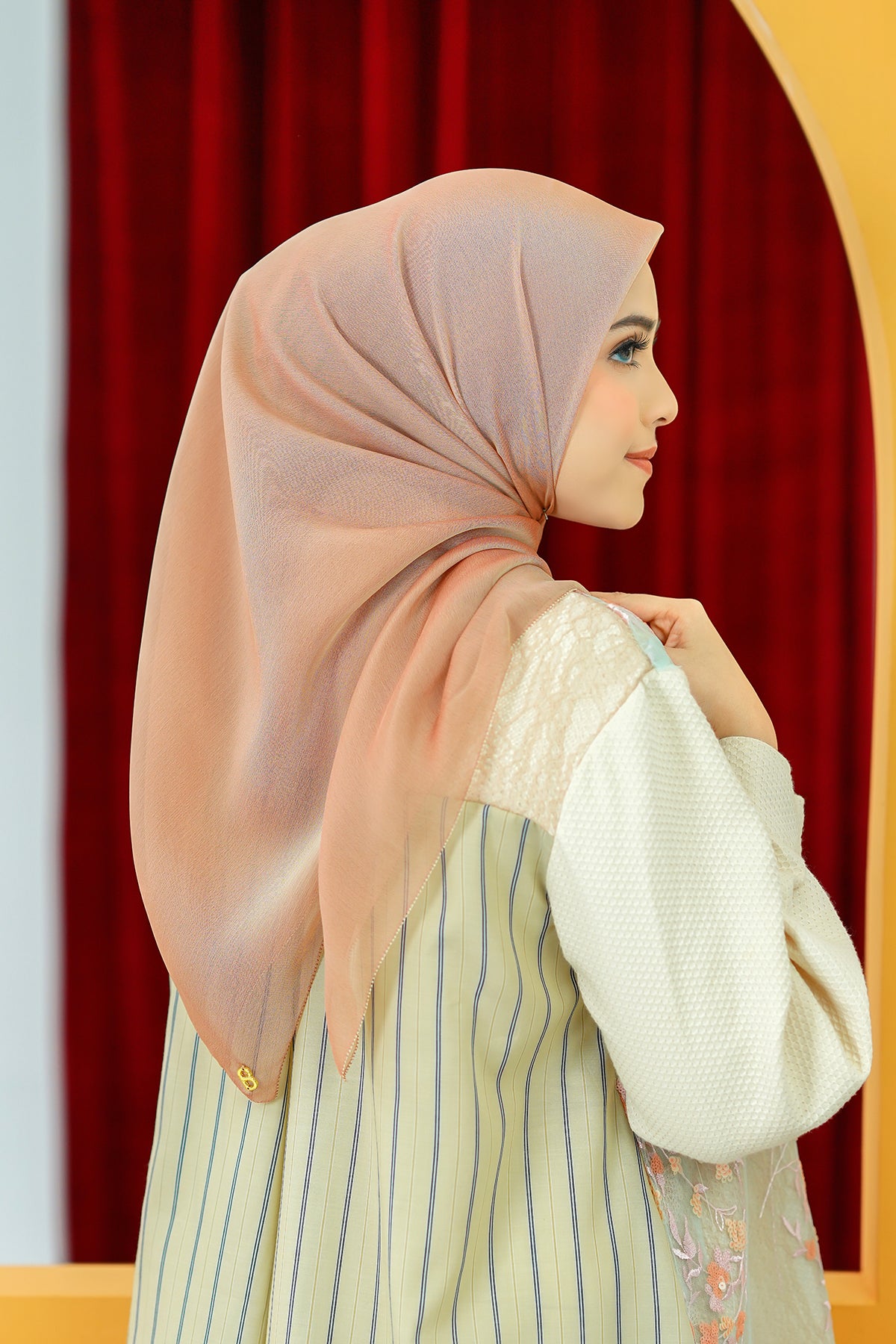 Tosted Almond'da Kelly Meydanı