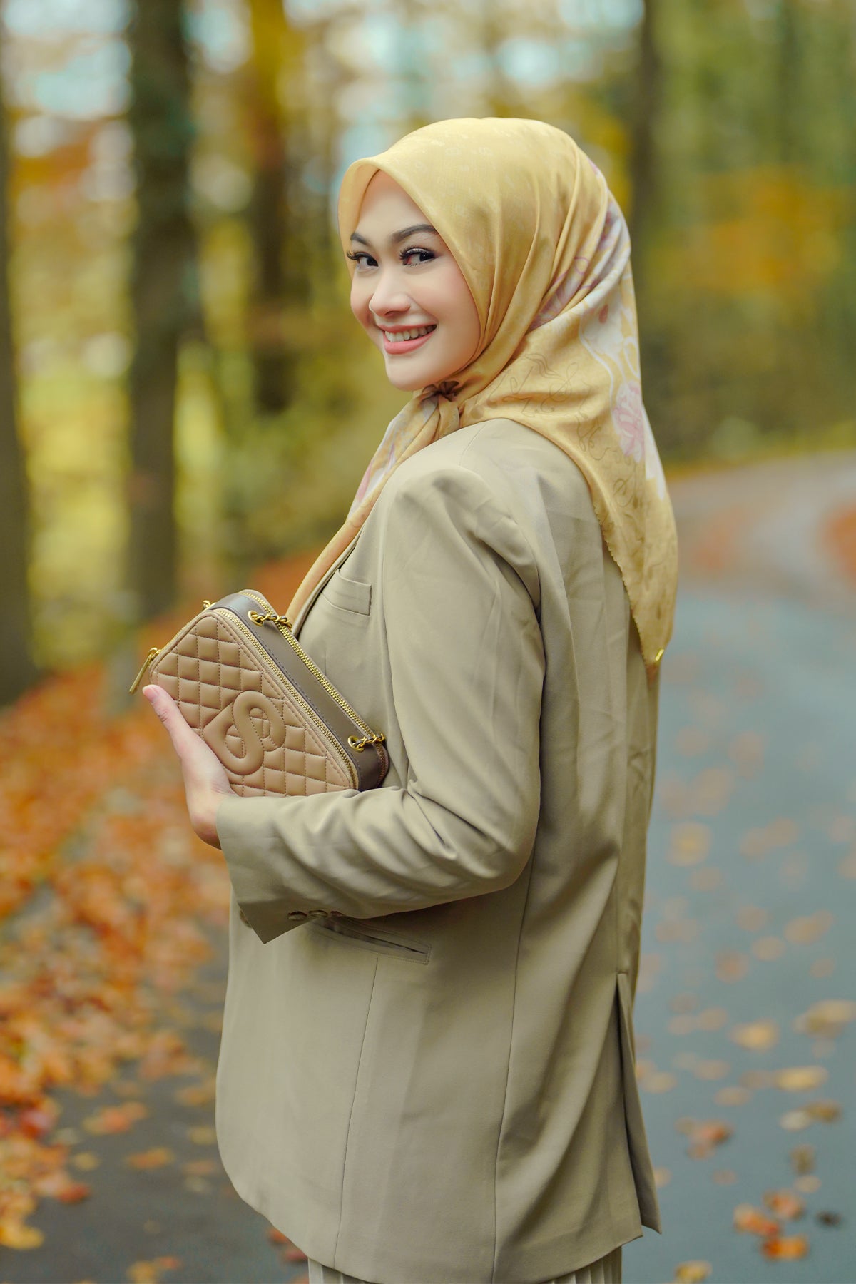 The Nada Square - Ais