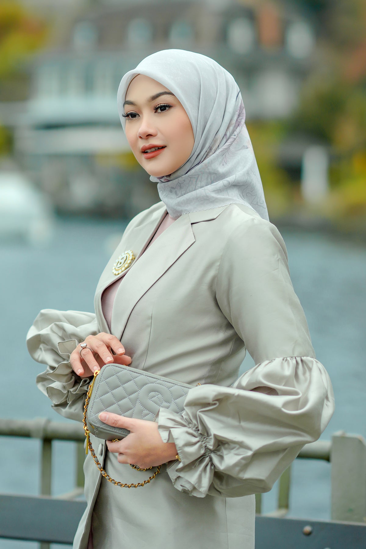 The Nada Square - Dis