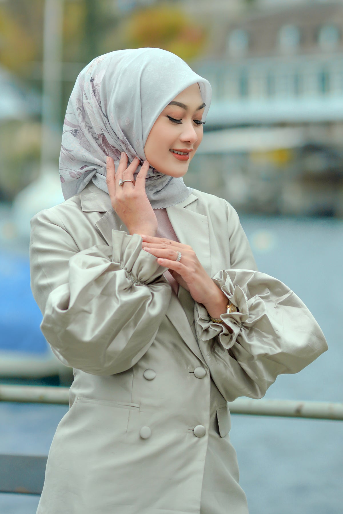 The Nada Square - Dis