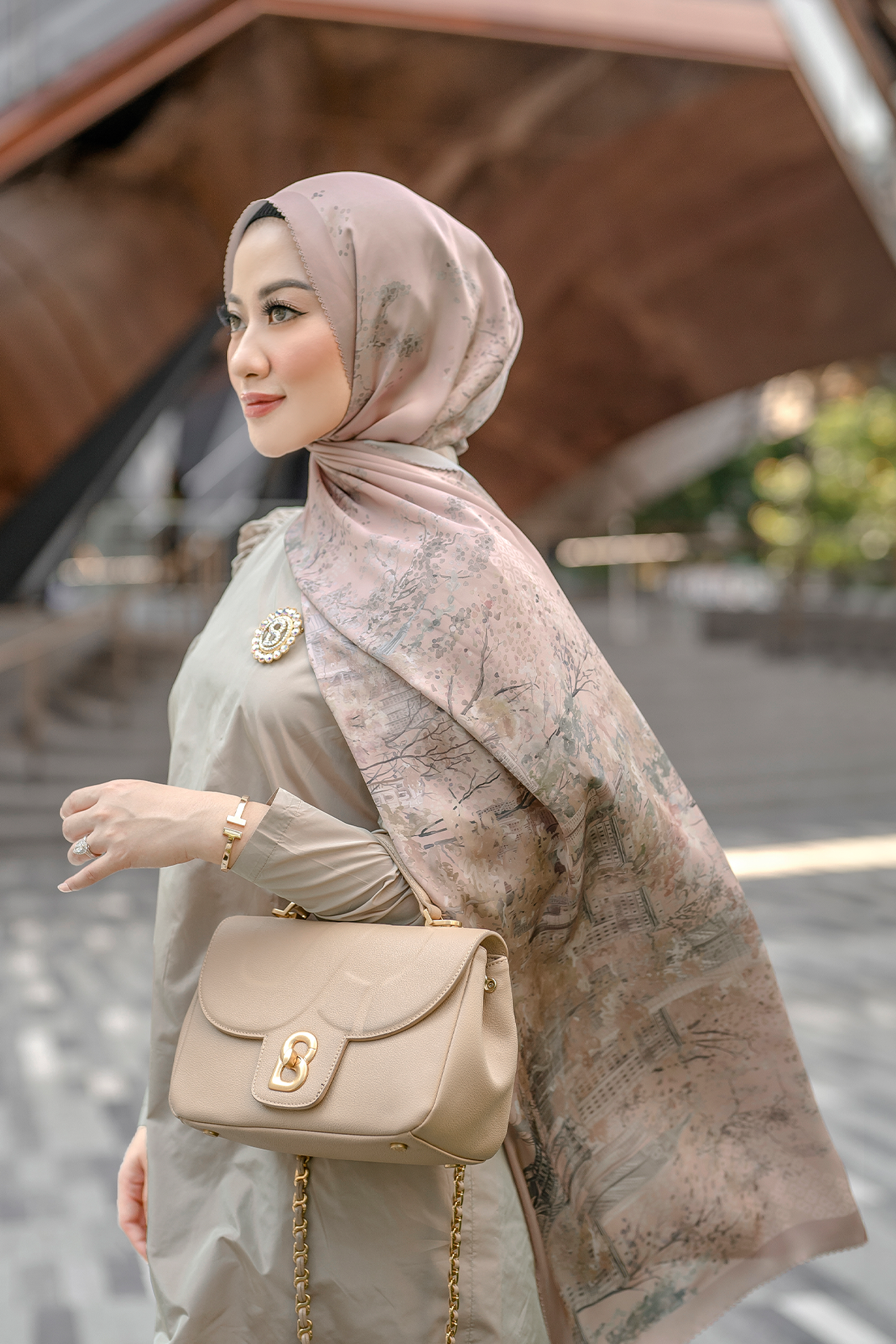 New York 3 Courage Satin Shawl - Bowery