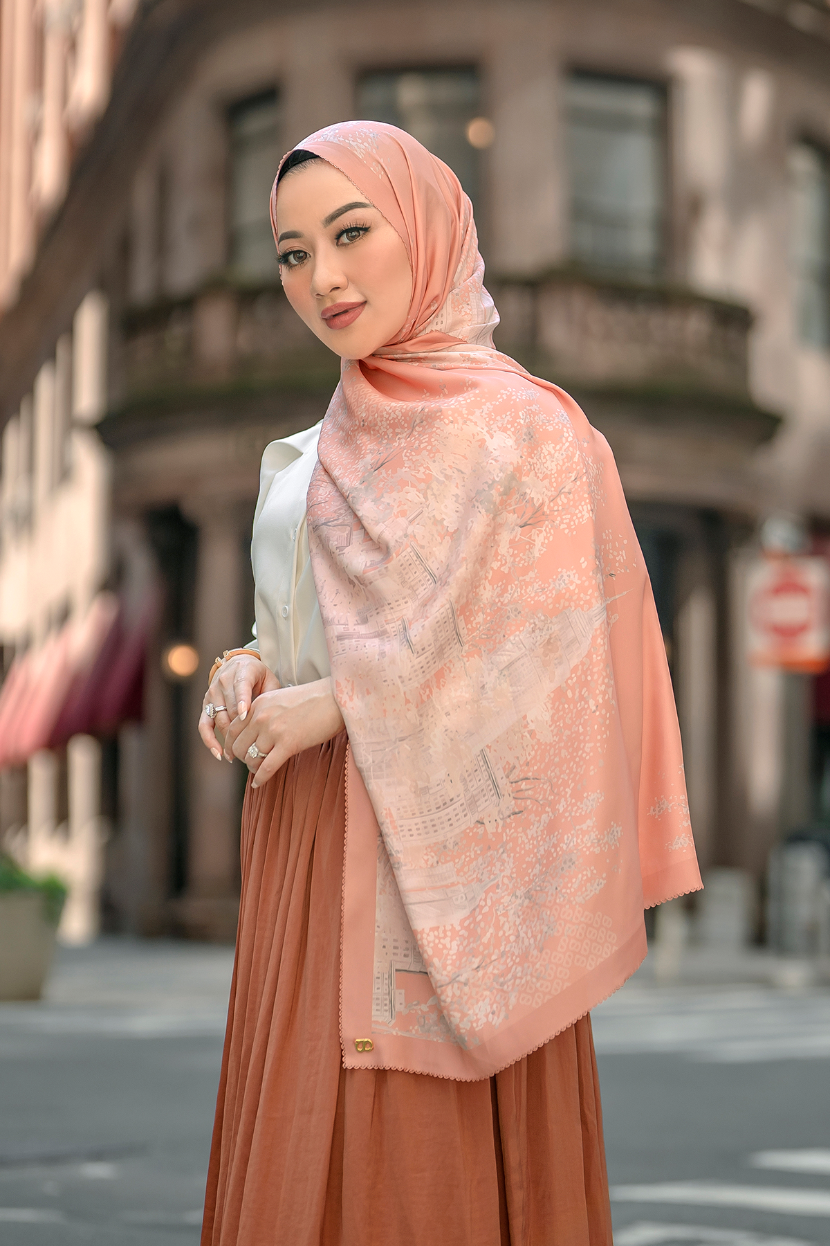 New York 3 Courage Satin Shawl - Nomad