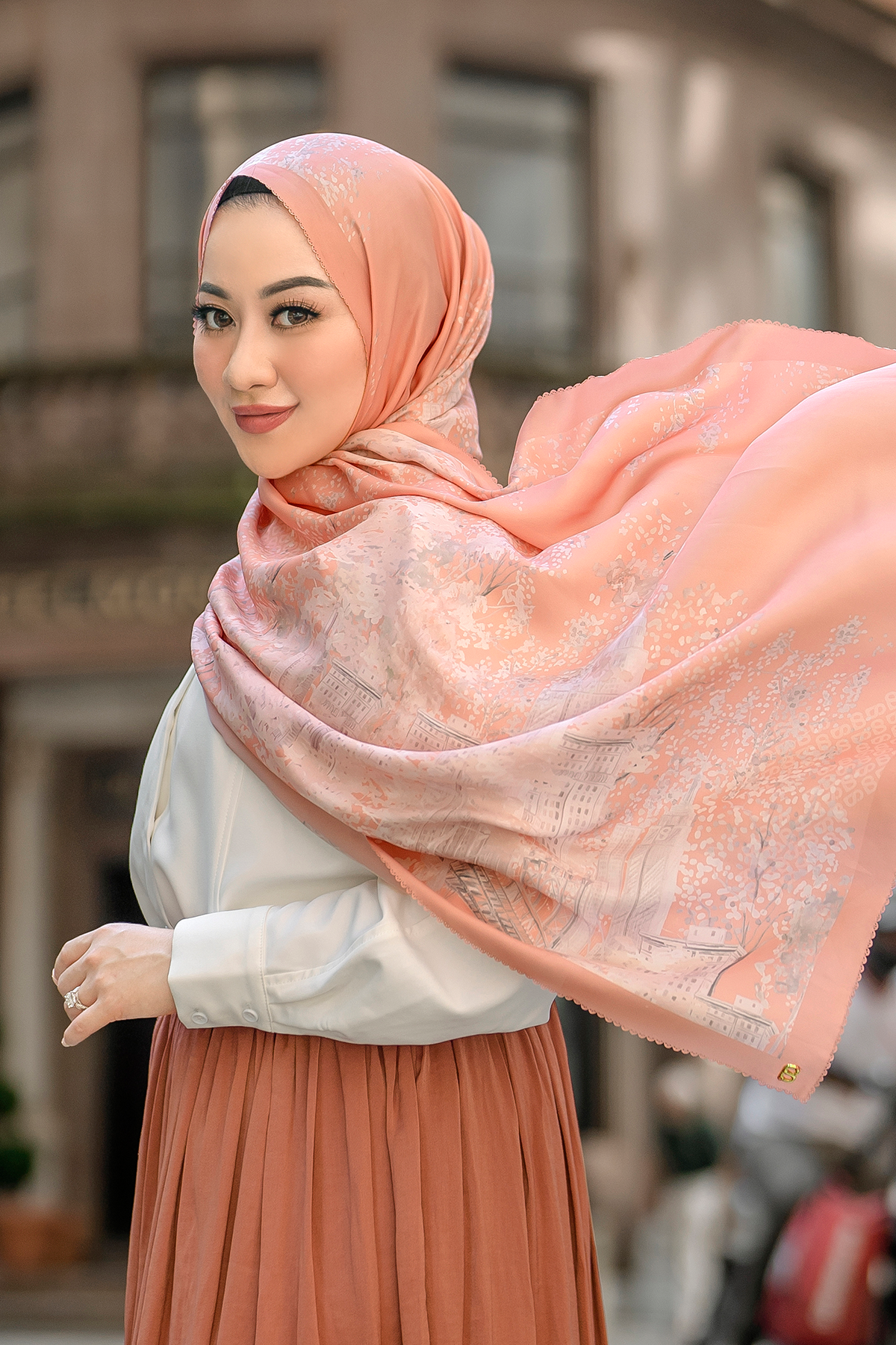 New York 3 Courage Satin Shawl - Nomad