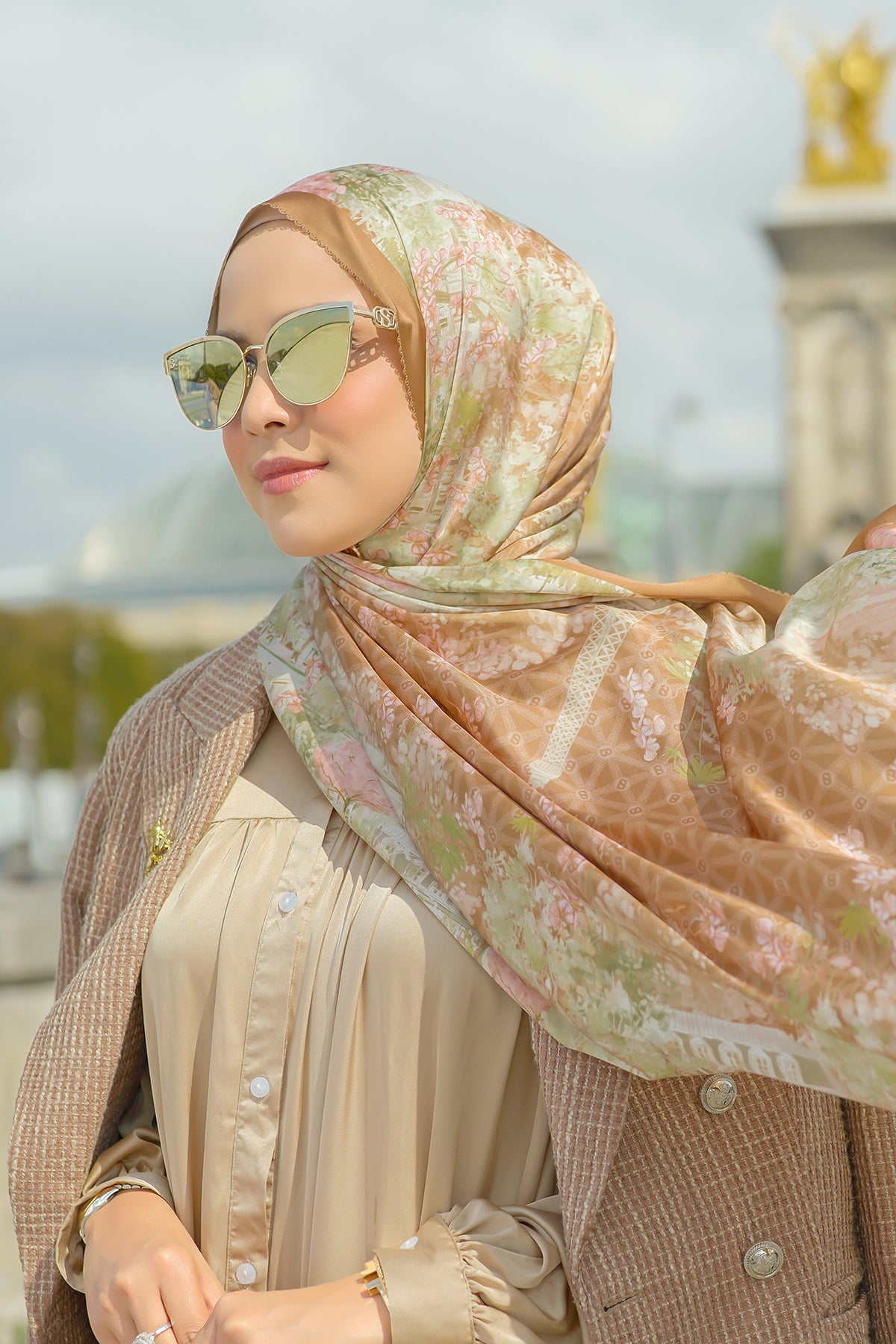 The Parisian Satin Shawl - Croissant