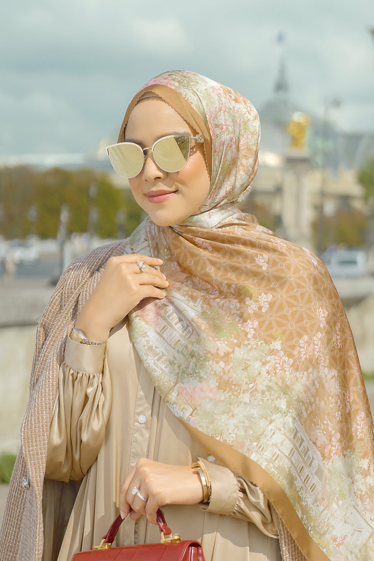 The Parisian Satin Shawl - Croissant