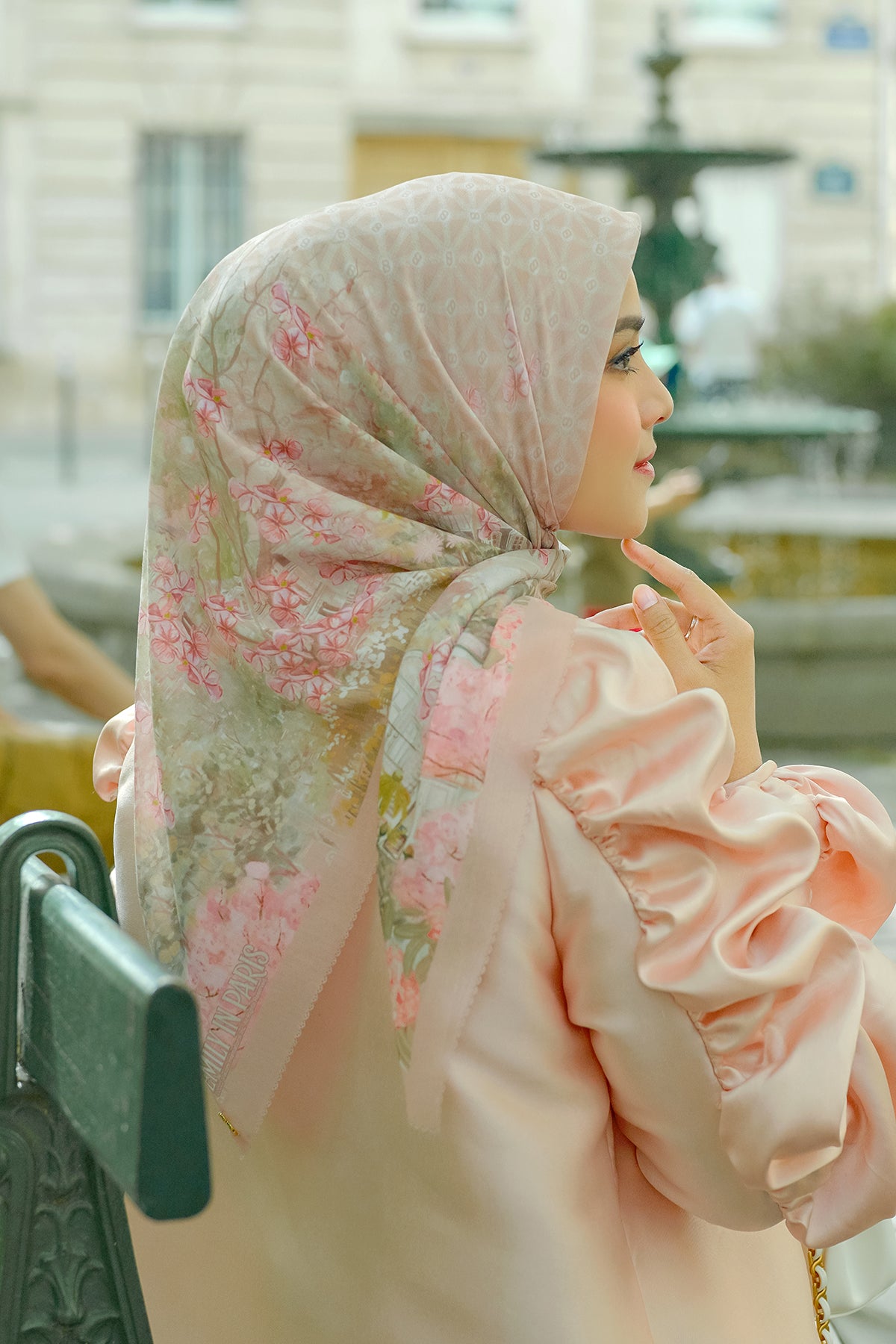 The Parisian Square - Douce