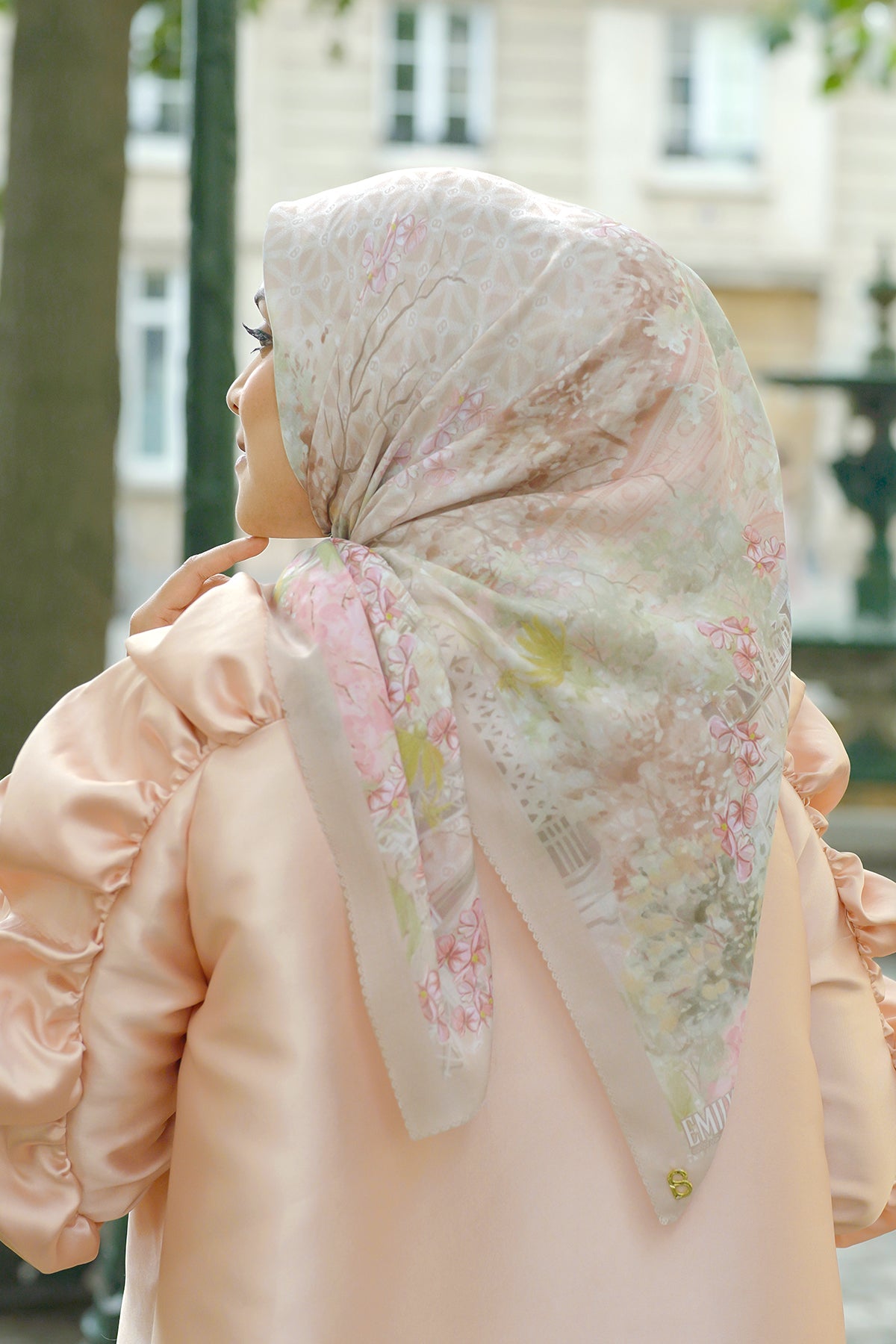 The Parisian Square - Douce