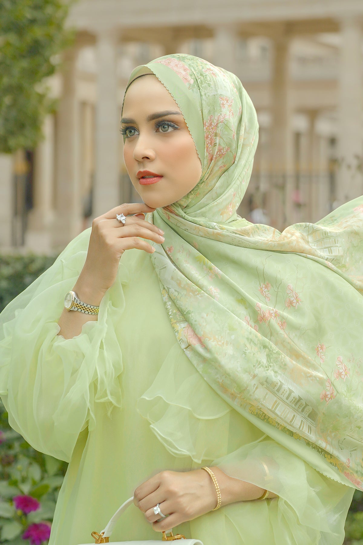 The Parisian Satin Shawl - Gazon