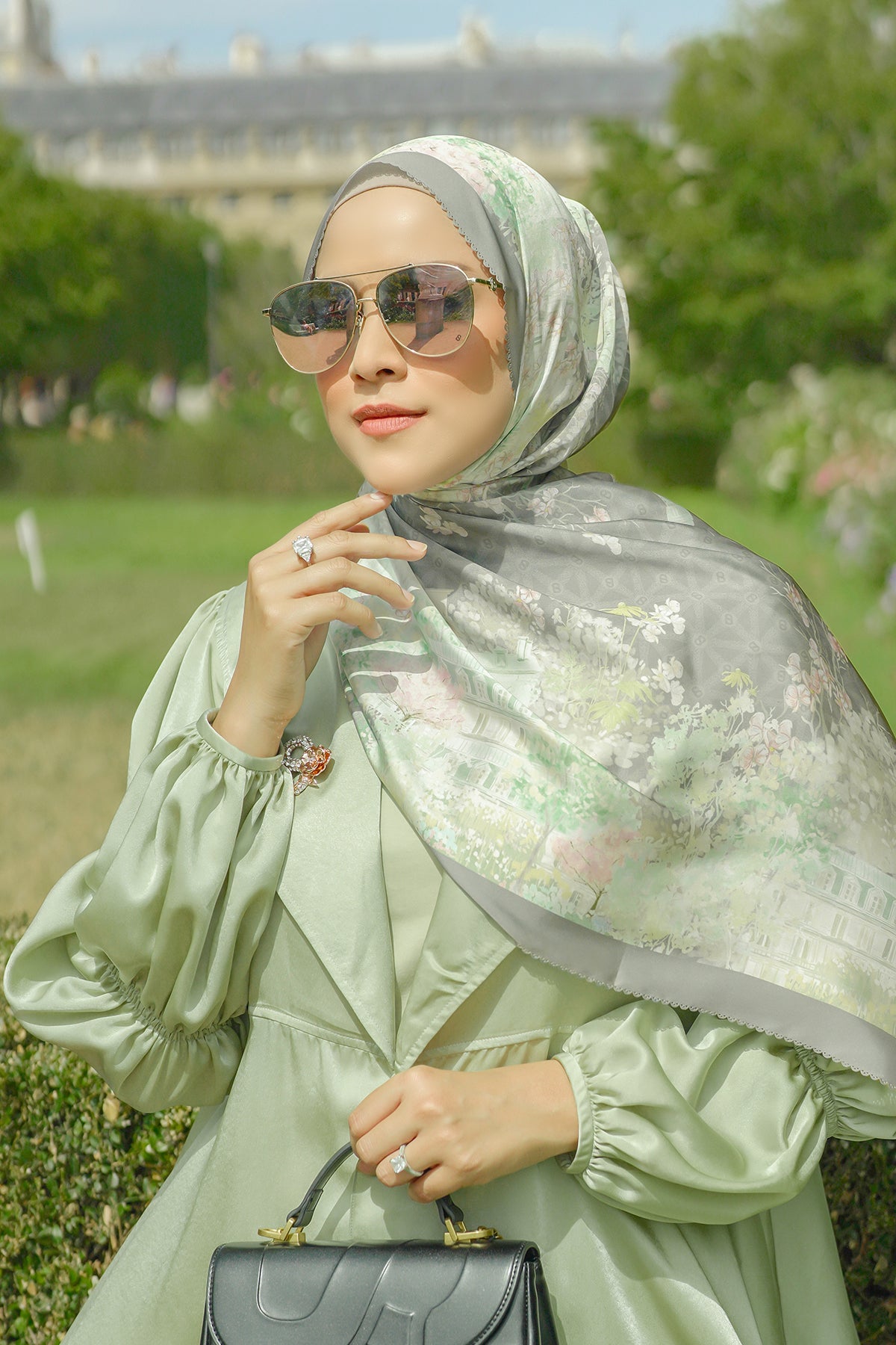 The Parisian Satin Shawl - Jardin