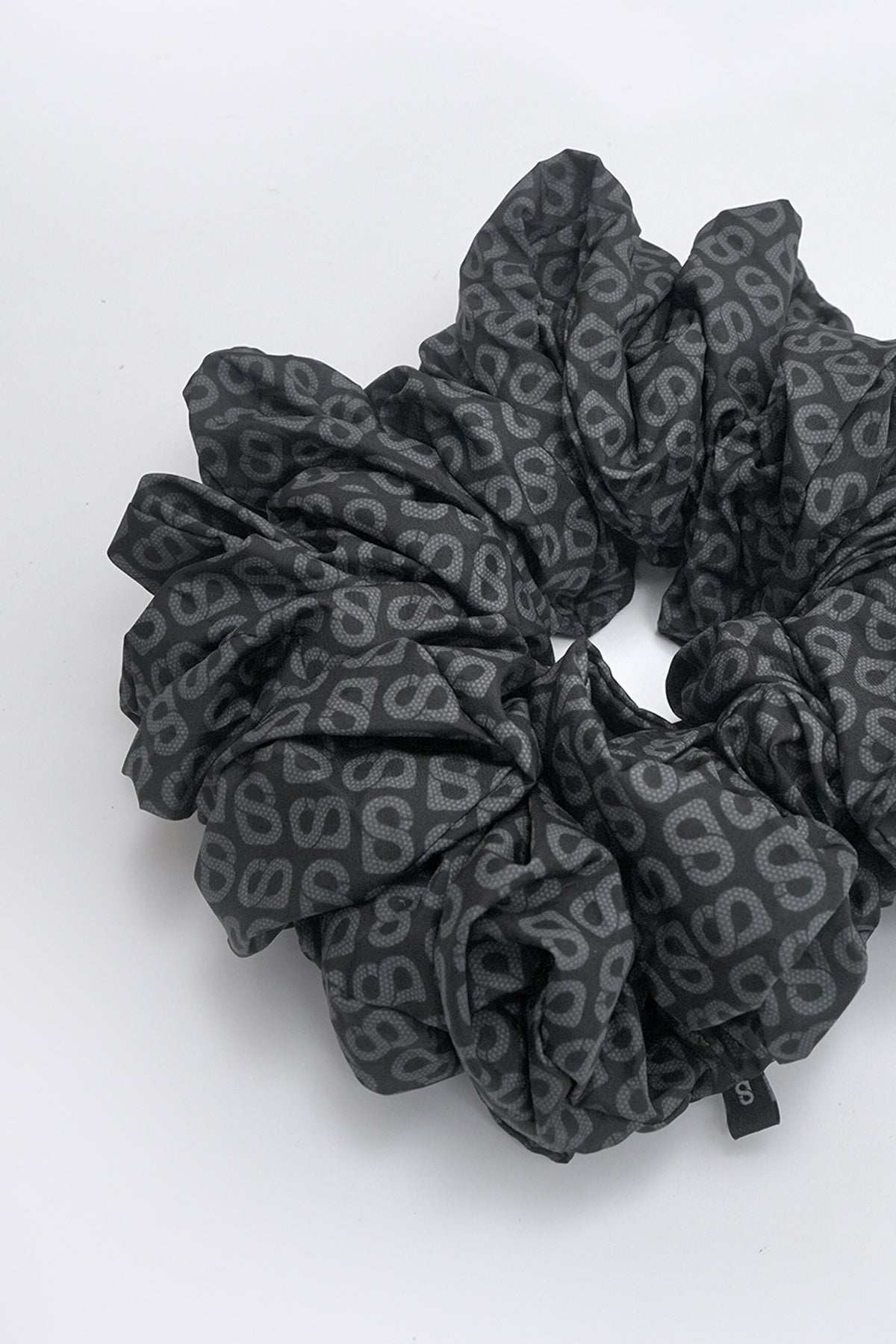 Tapis Scrunchie - Black