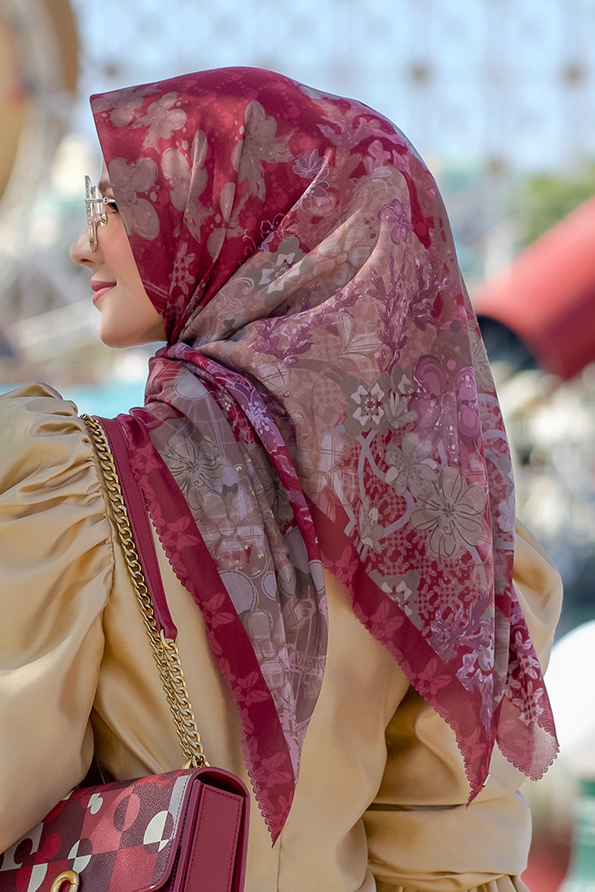 Rüya Park Meydanı - Scarlet