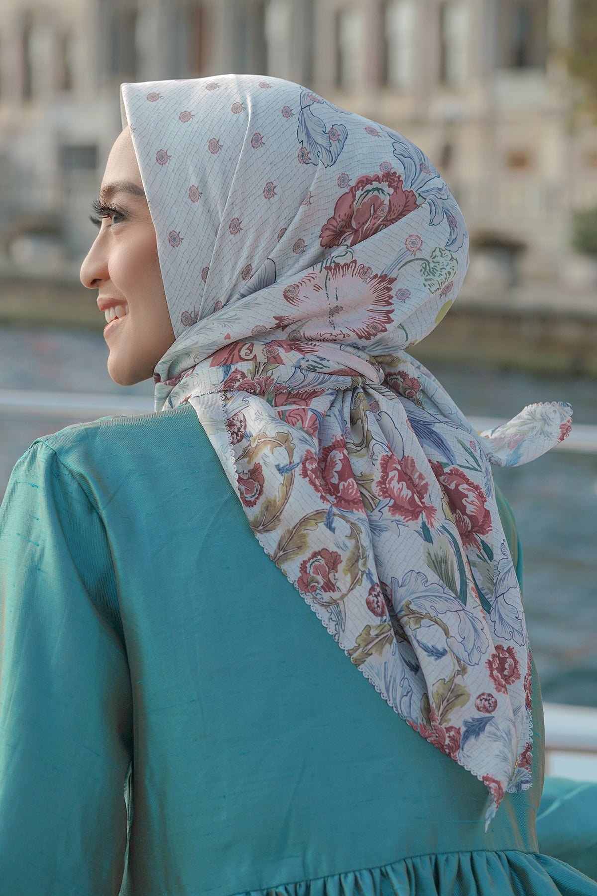 Royale Saten Kare - Beyaz