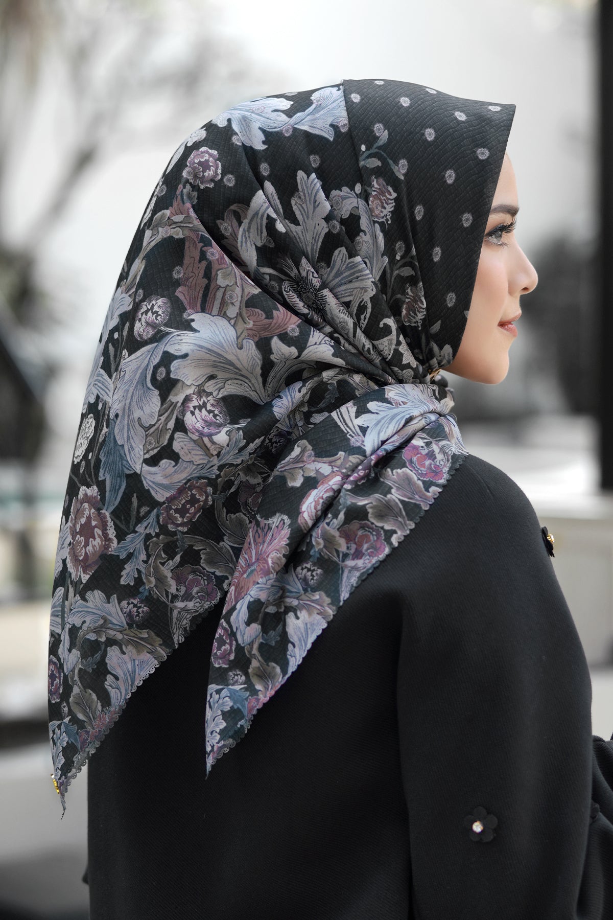 The Royale Voal Square XL - Black