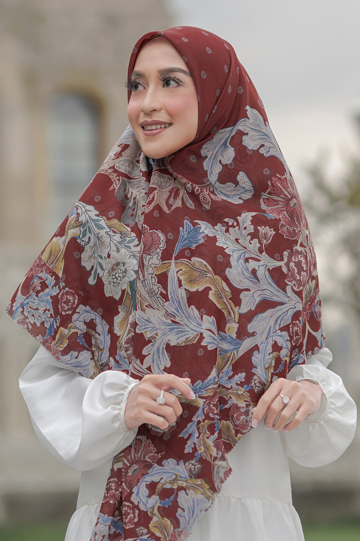 The Royale Voal Square XL - Maroon