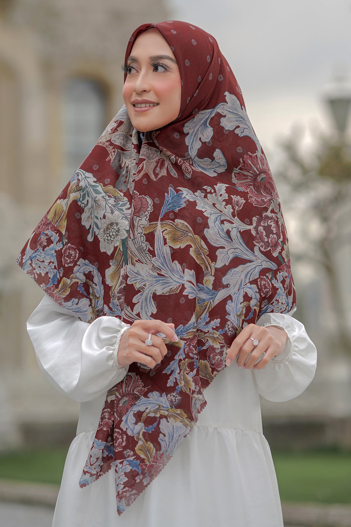 The Royale Voal Square XL - Maroon