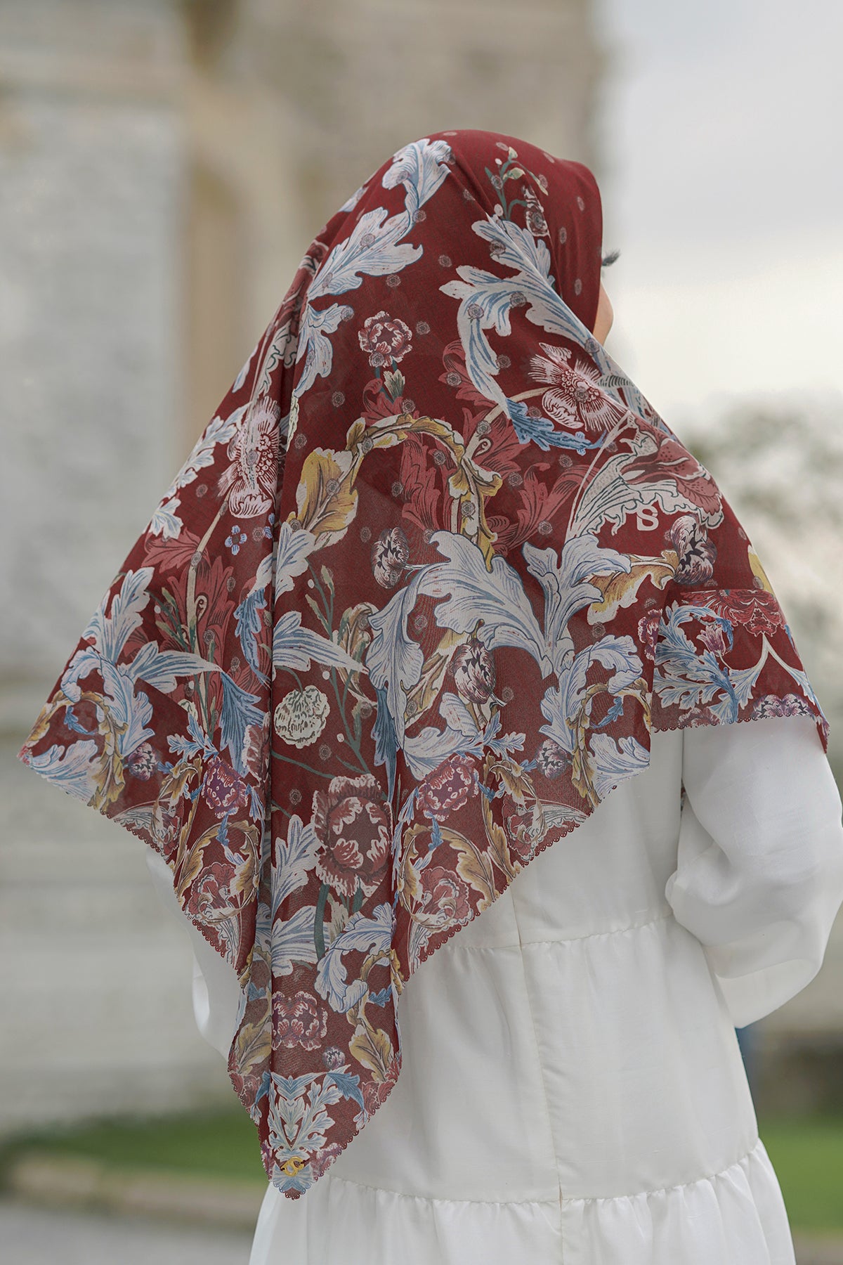 The Royale Voal Square XL - Maroon