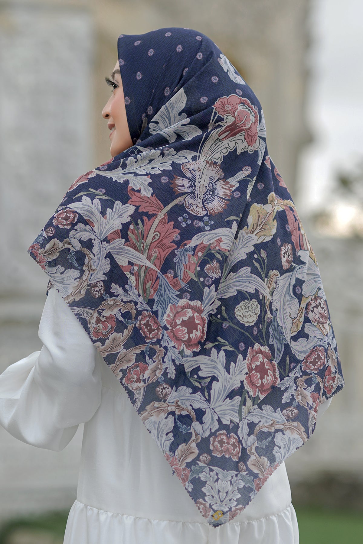 The Royale Voal Square XL - Navy