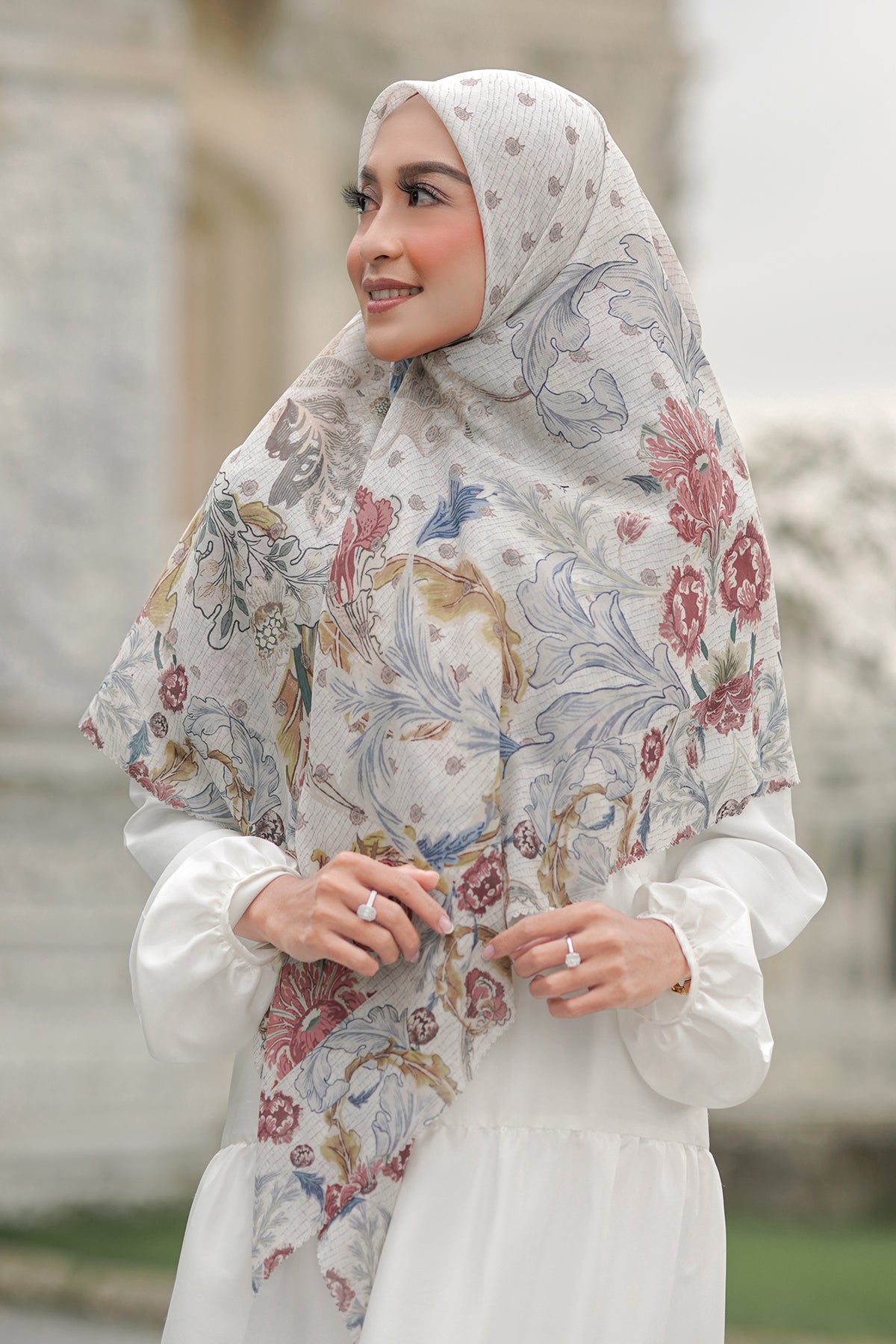 The Royale Voal Square XL - White