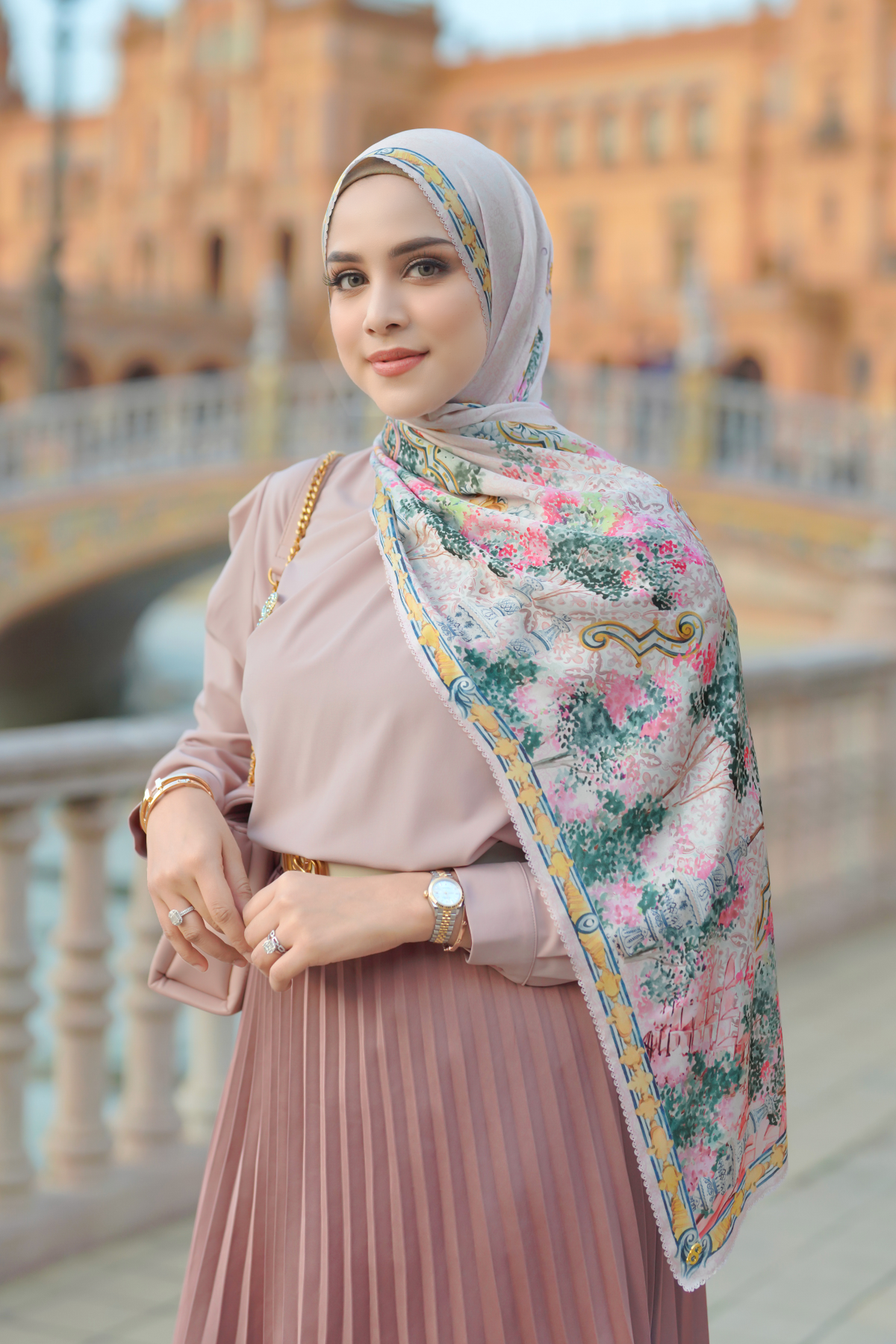 The Sevilla Satin Shawl - Florecer