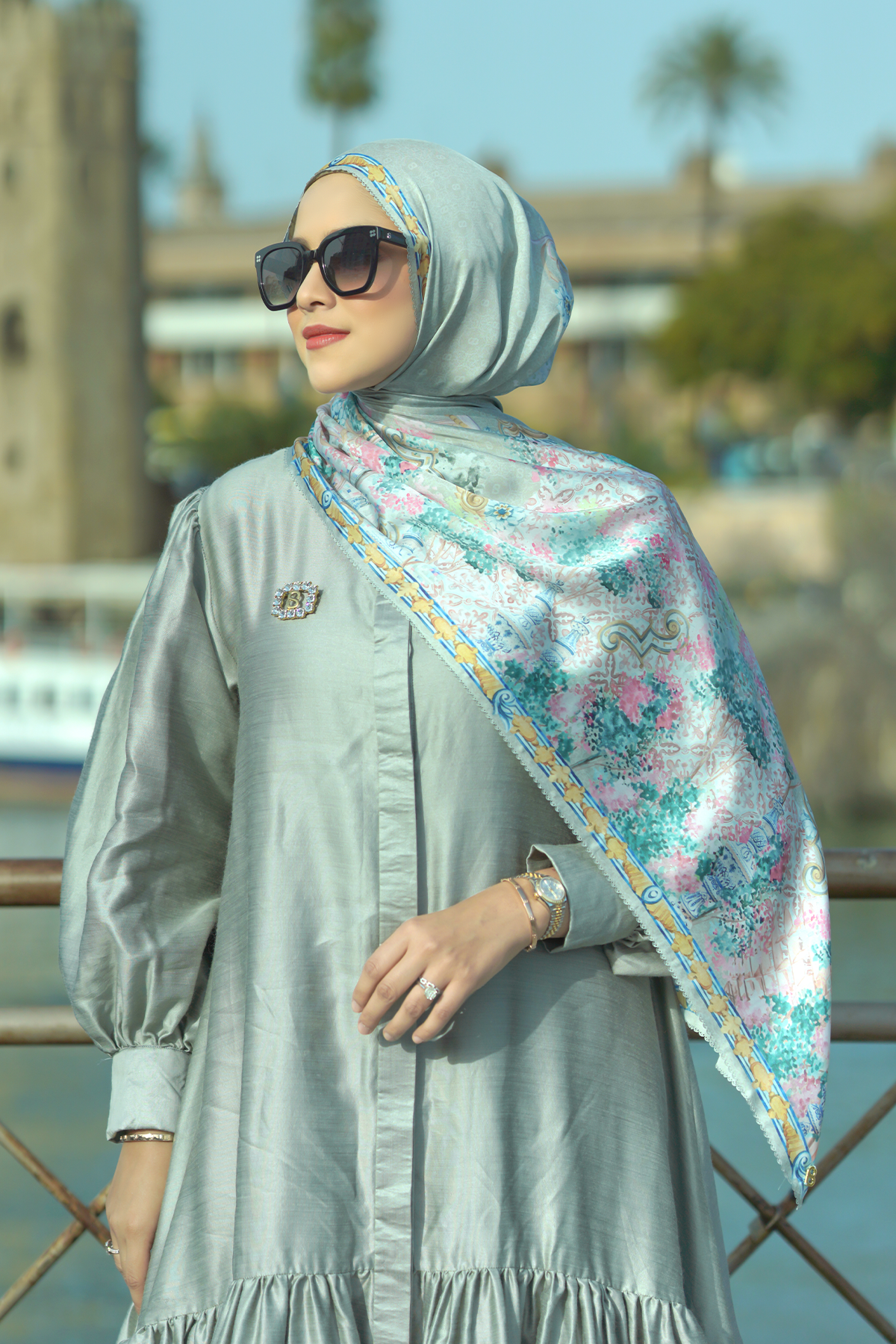 The Sevilla Satin Shawl - Verde