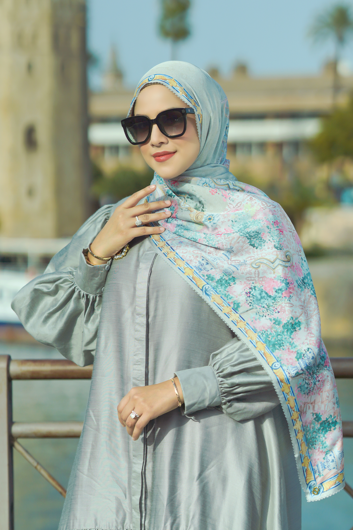 The Sevilla Satin Shawl - Verde