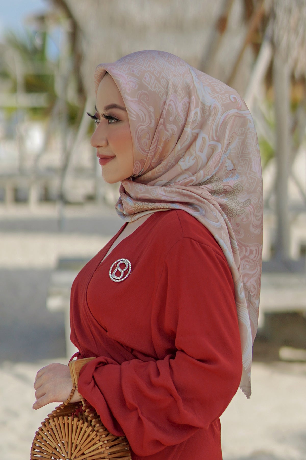 The Wave Satin Square in Peach