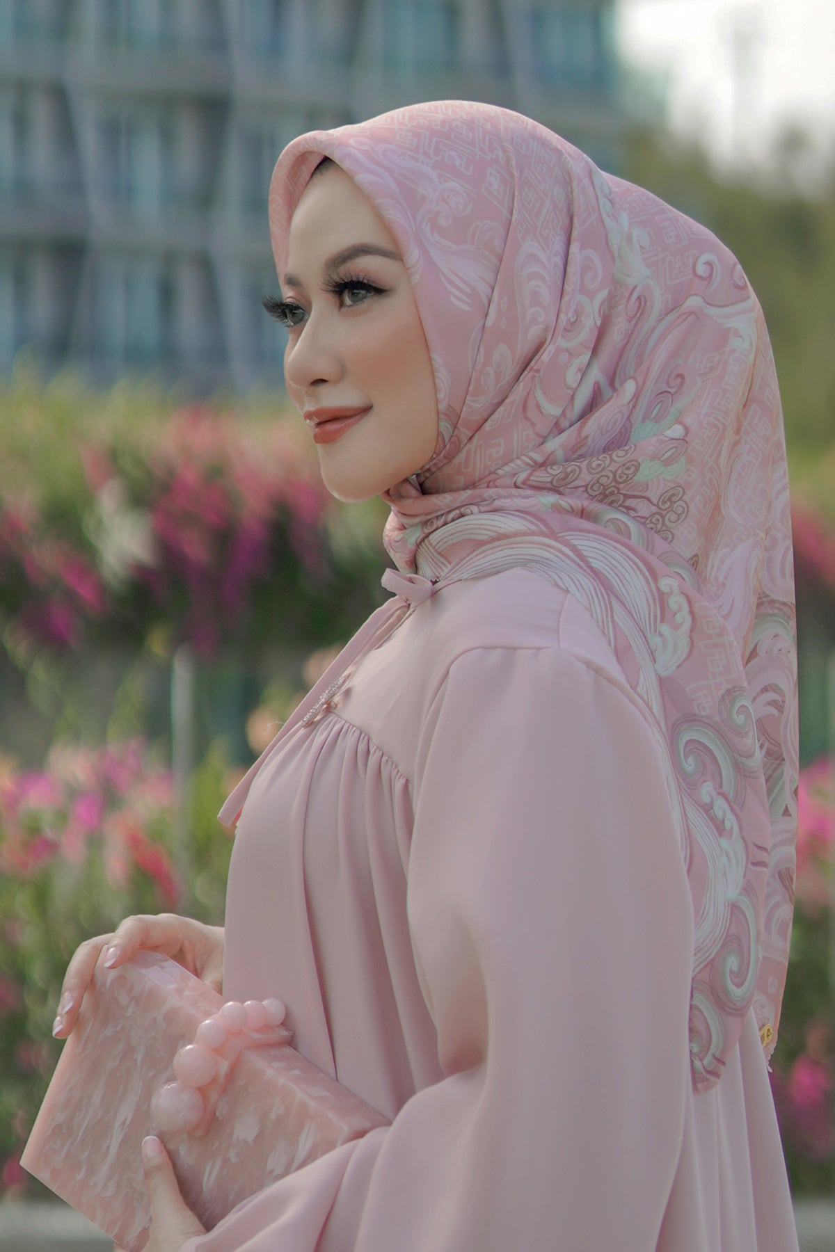 The Wave Satin Square in Sweety