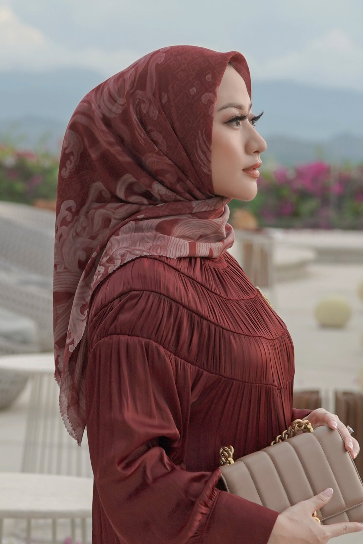 The Wave Voal Square in Maroon