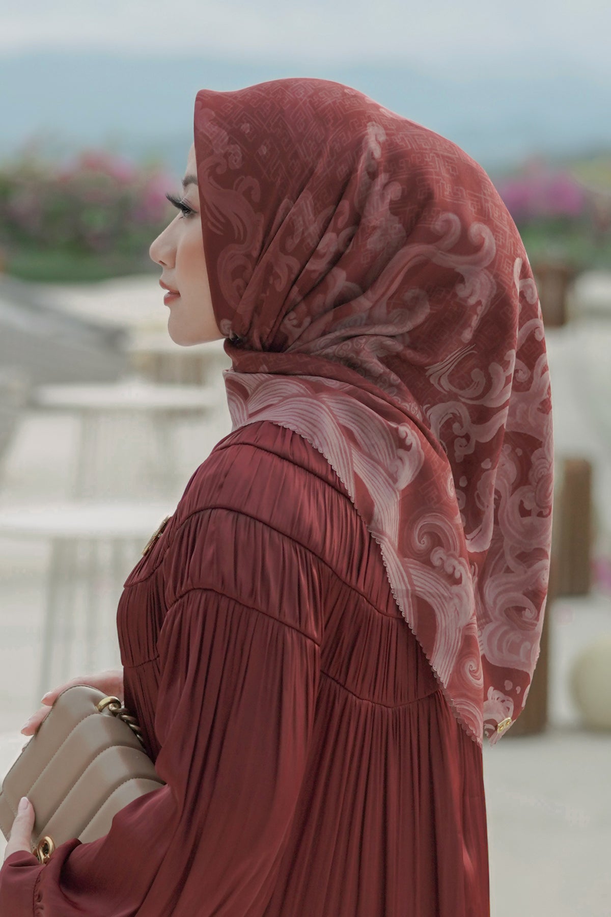 The Wave Voal Square in Maroon