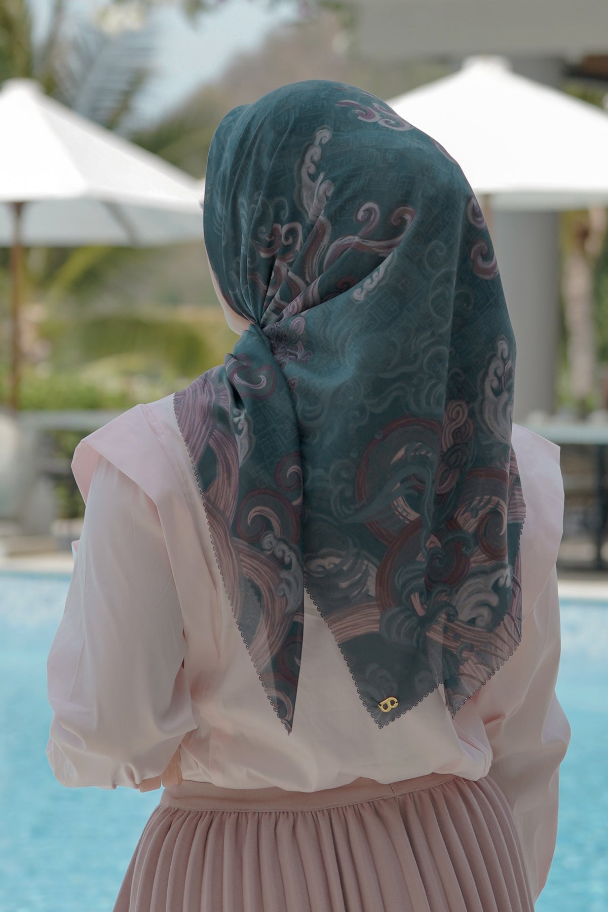 The Wave Voal Square in Midnight