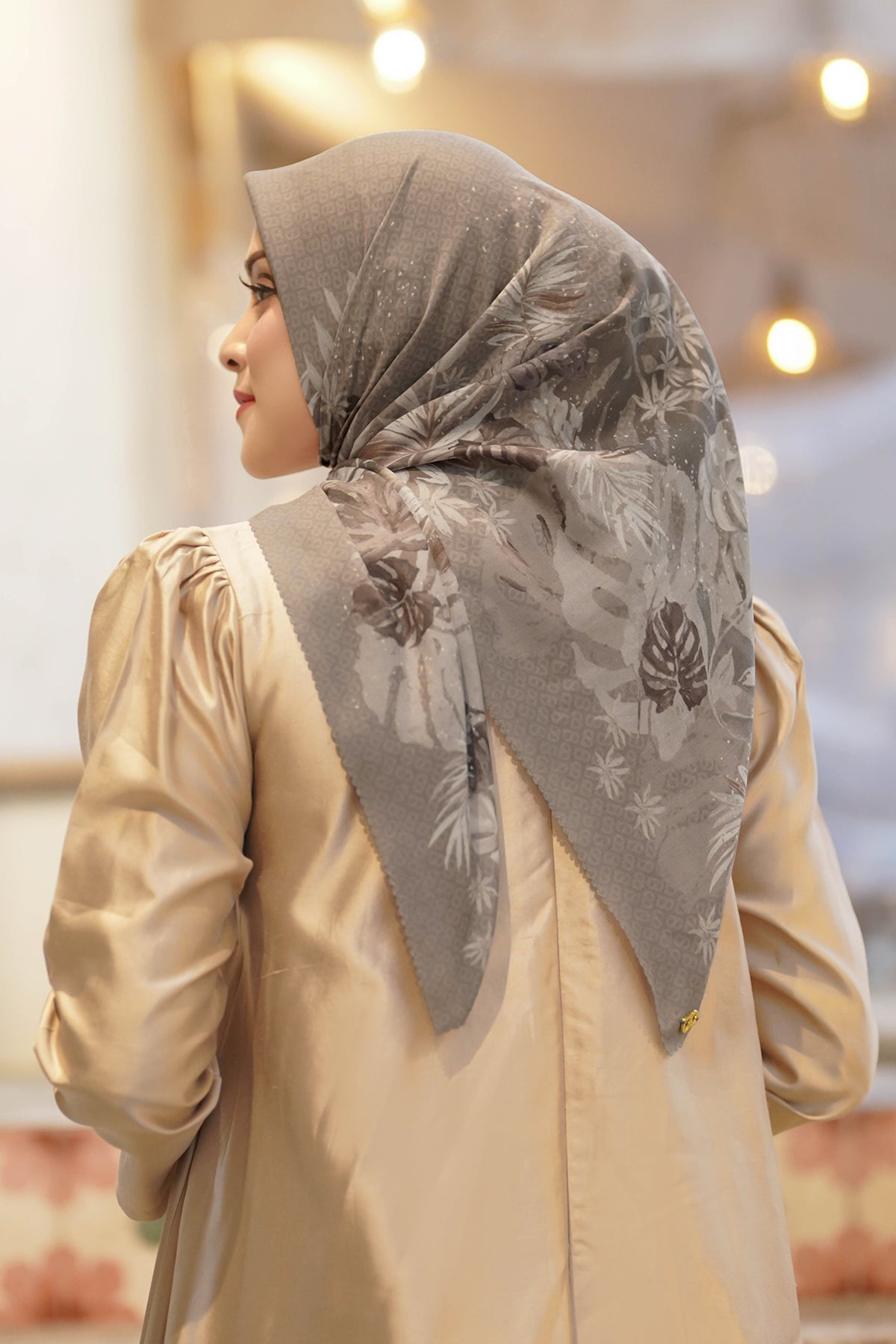 Tropicale Extended Voile Square - Mona