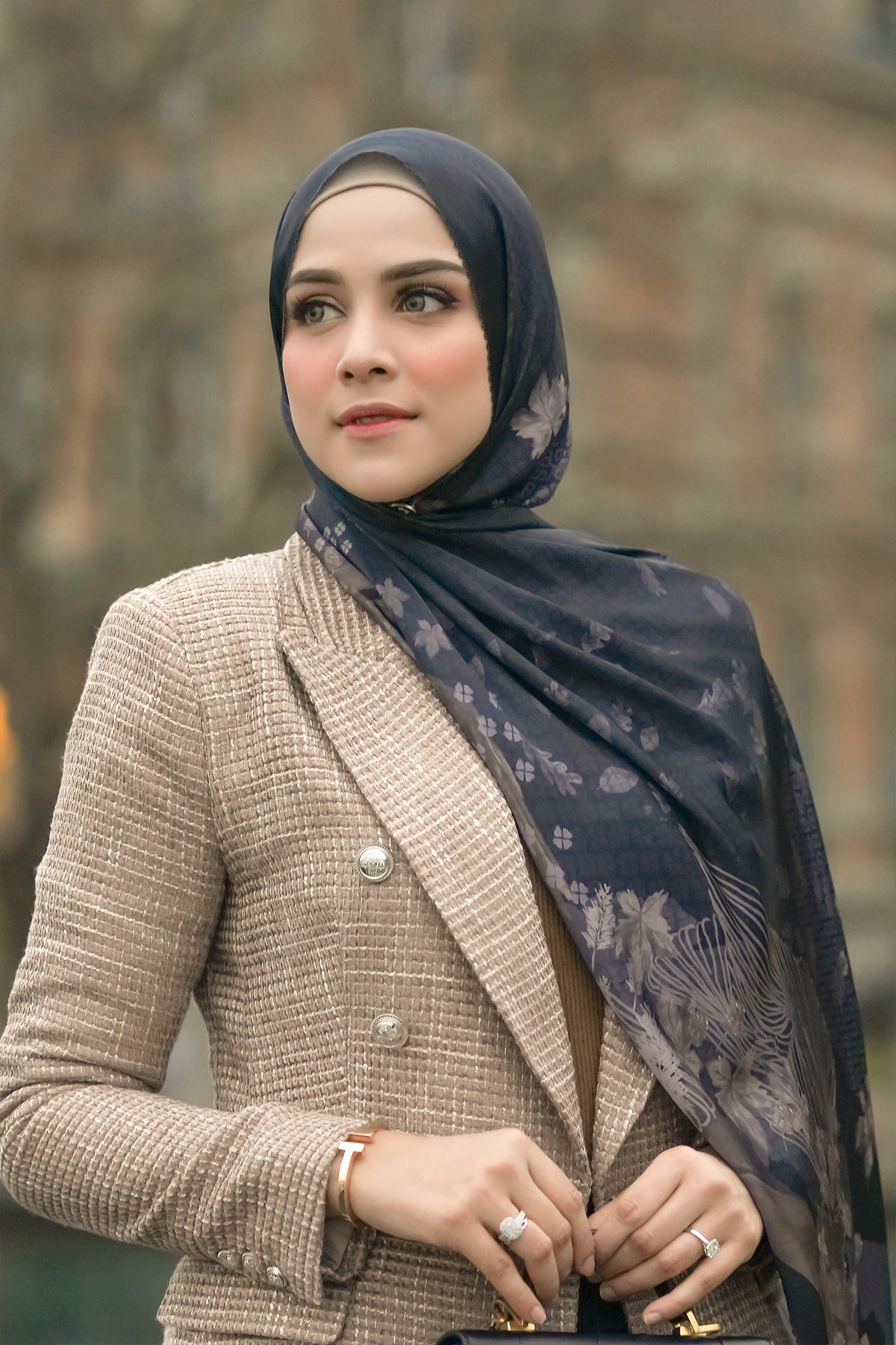 Iseltwald Saten Şal - Siyah