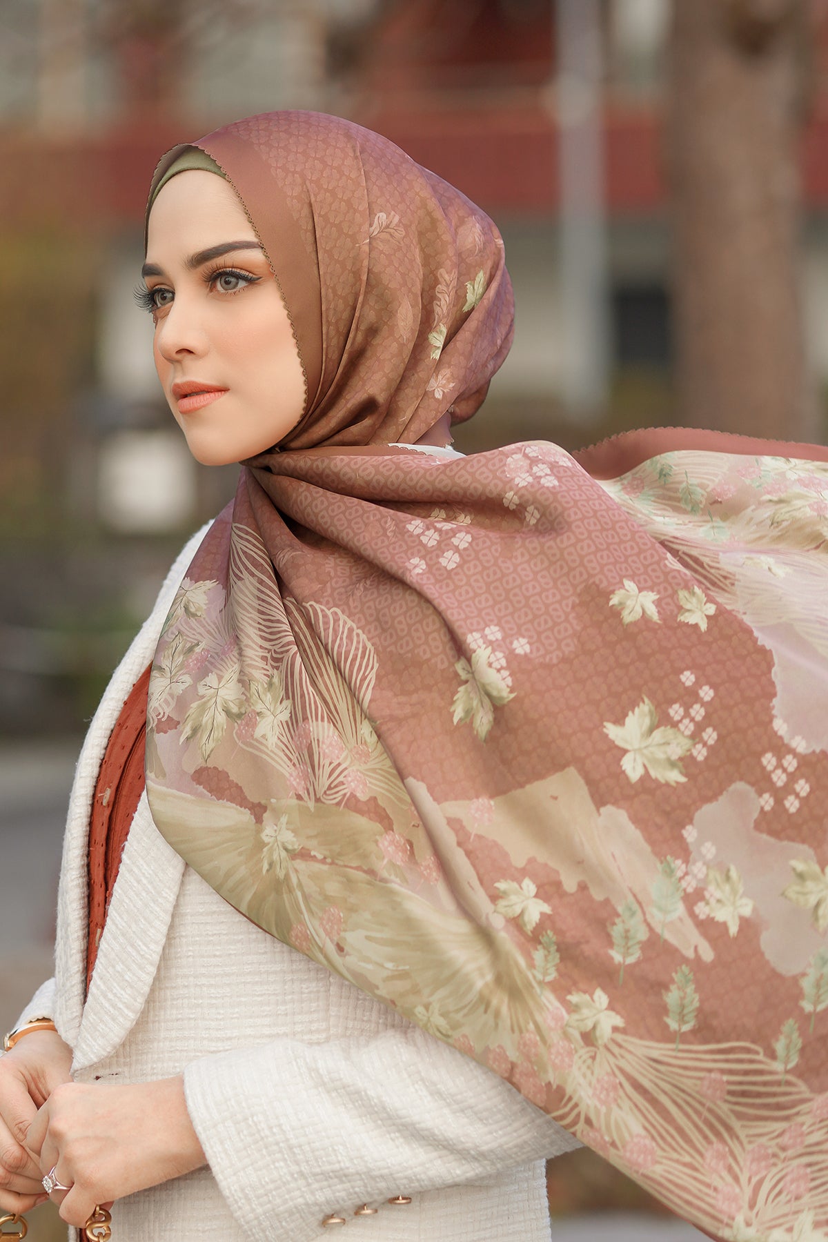 Iseltwald Saten Şal - Çay