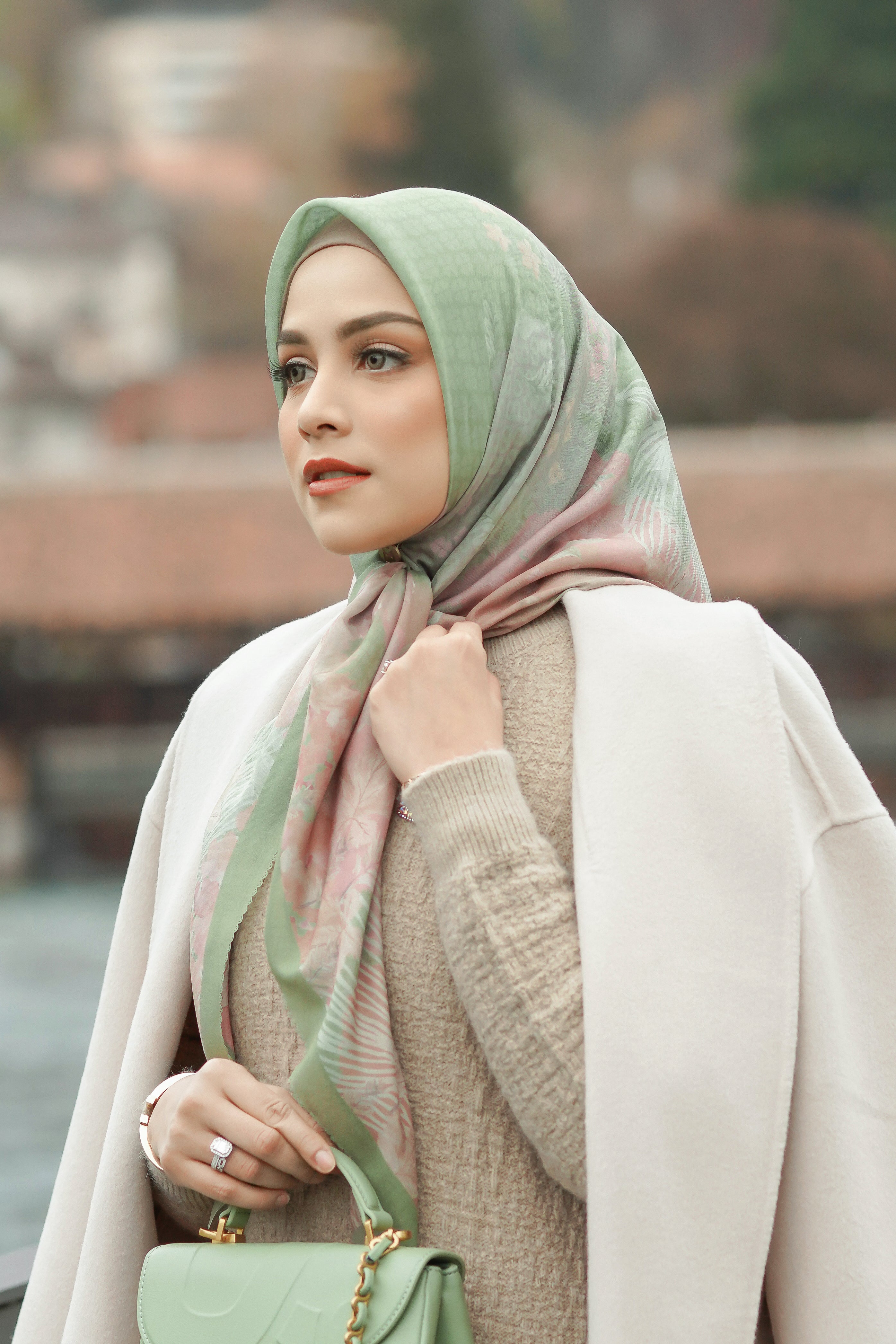 Iseltwald Meydanı - Yapraklar