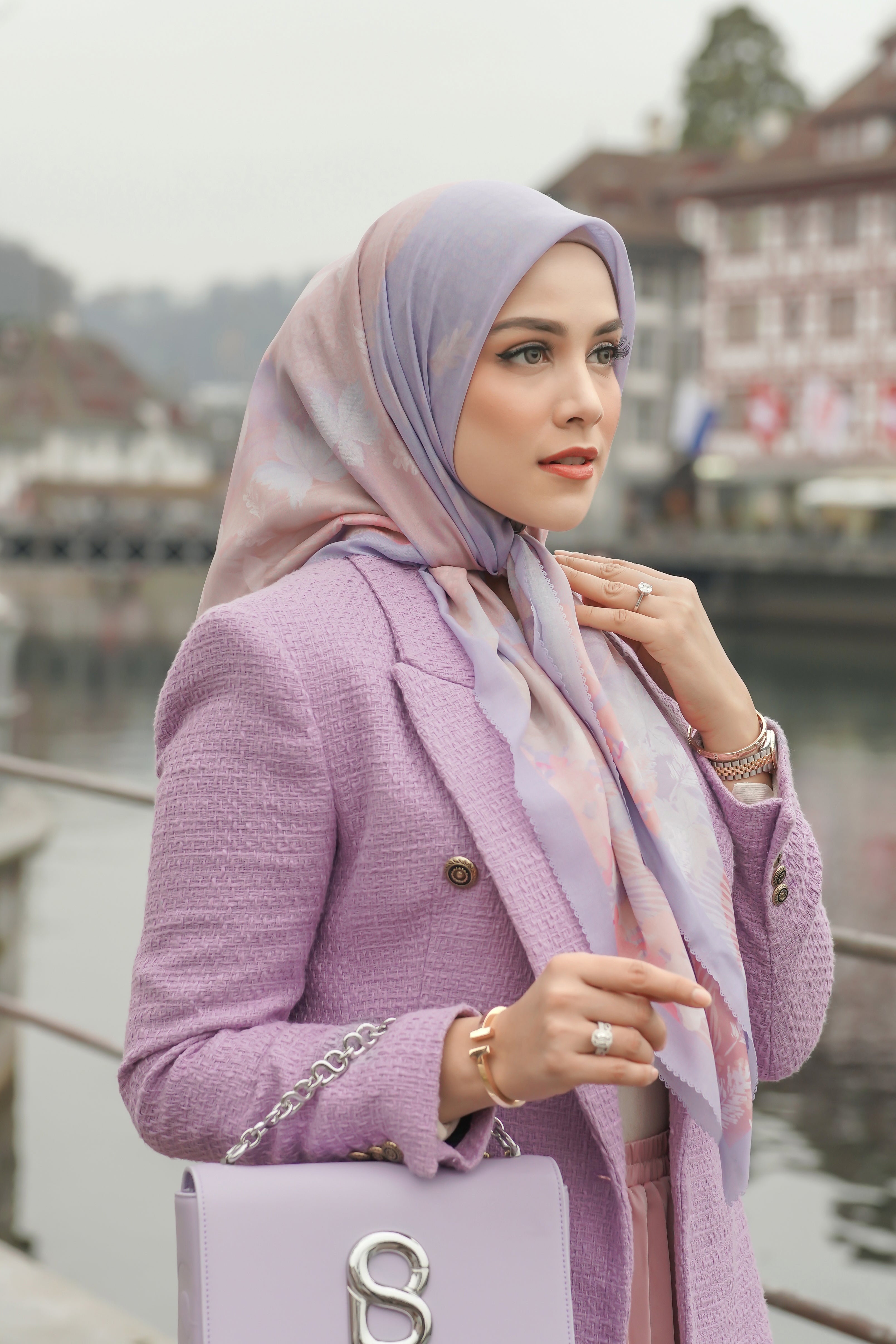 Iseltwald Square - Violet