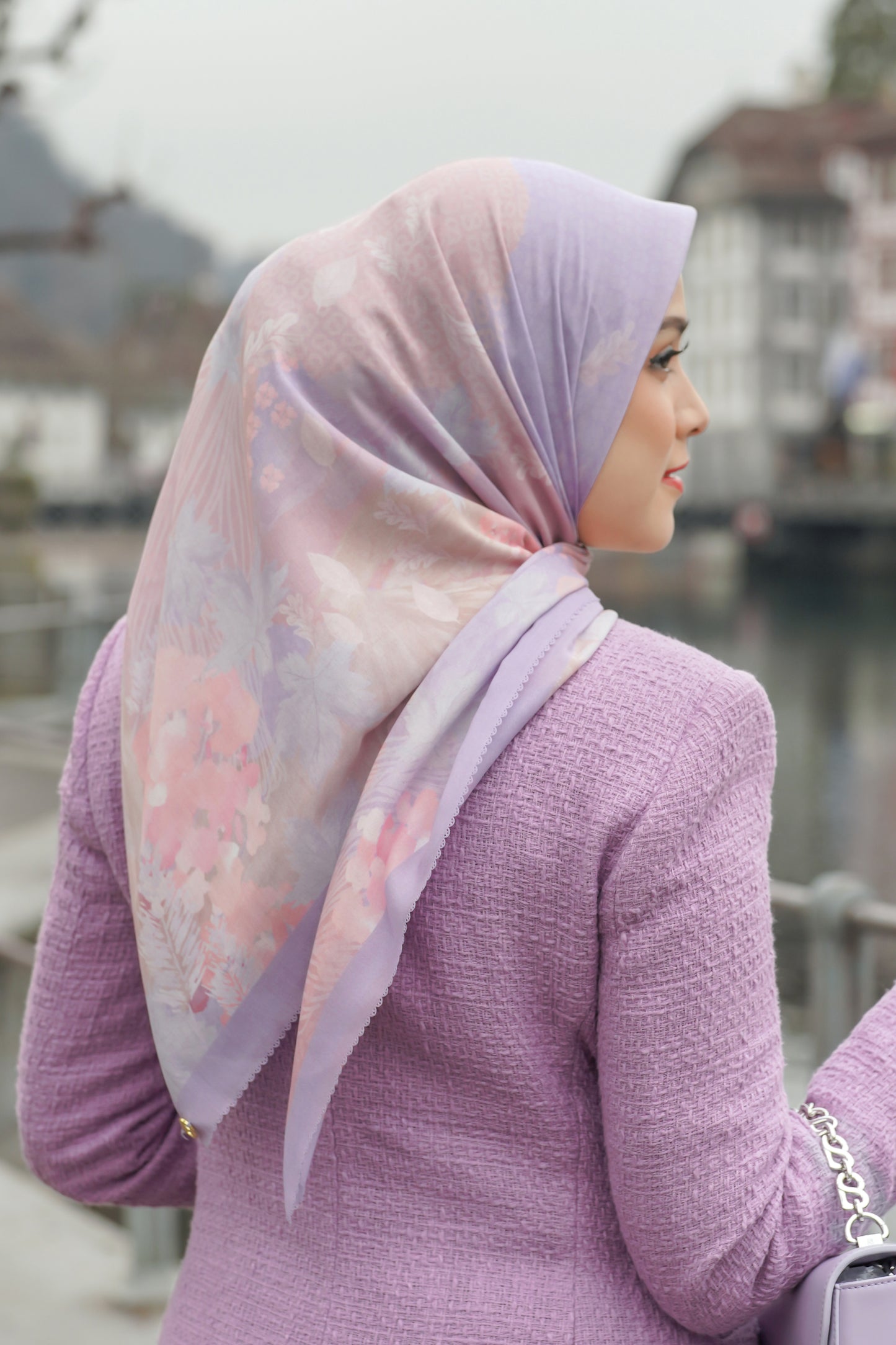 Iseltwald Square - Violet