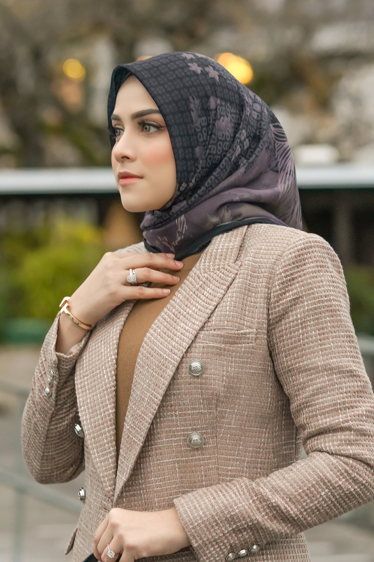 Iseltwald Square - Black