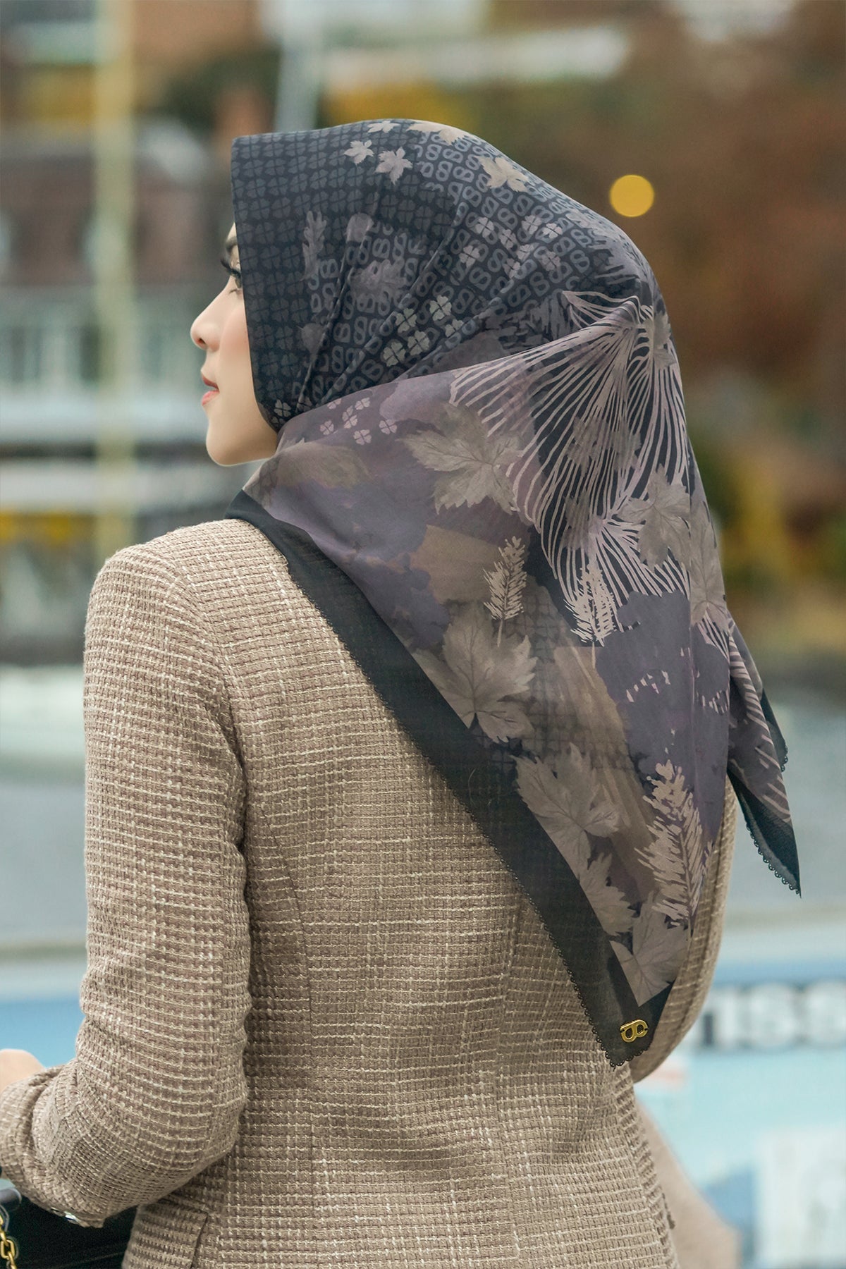 Iseltwald Square - Black