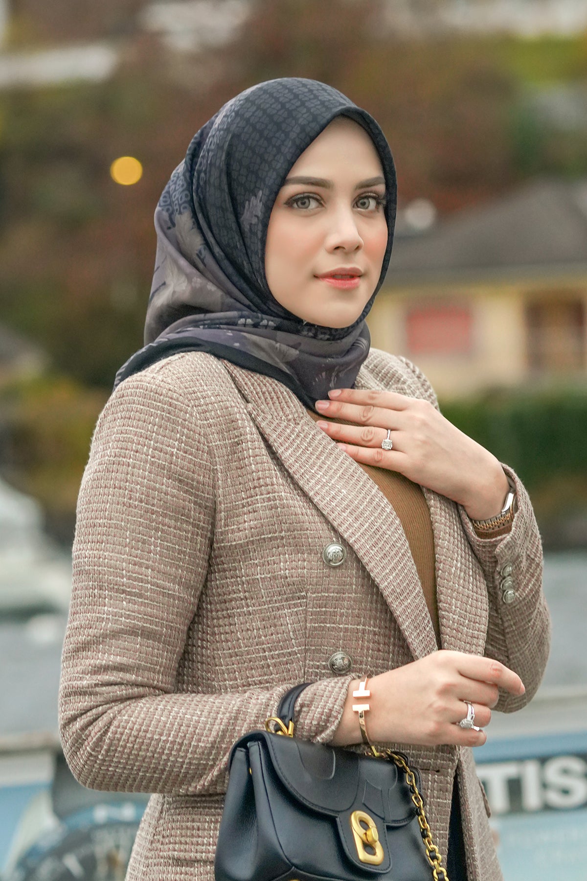 Iseltwald Square - Black