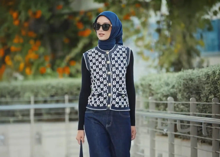 OOTD Vest Hijab