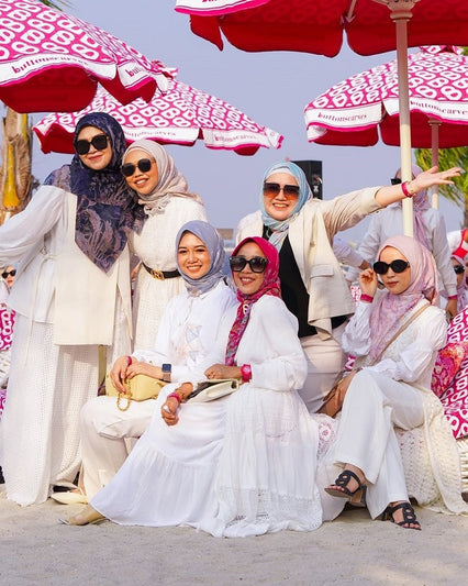 Gamis Putih Cocok dengan Jilbab Warna Apa? Cek Di sini!