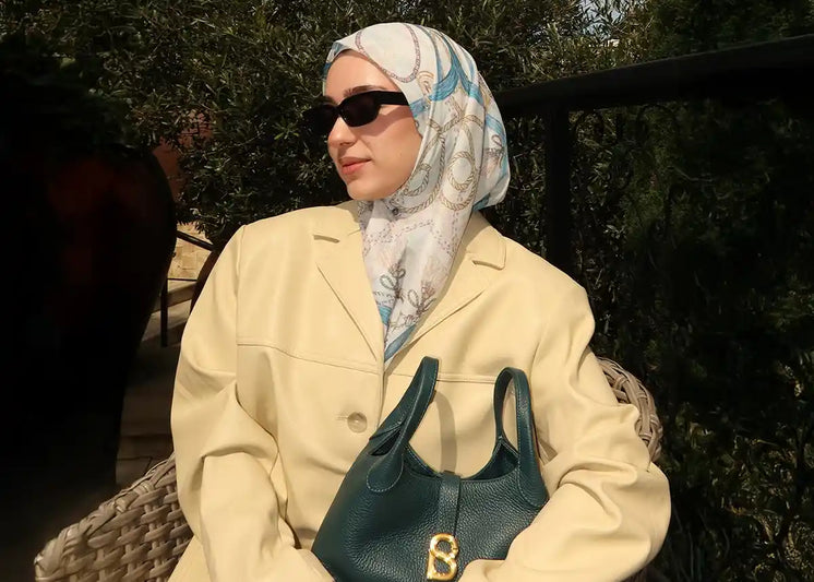 Jilbab Segi Empat Mewah elegan
