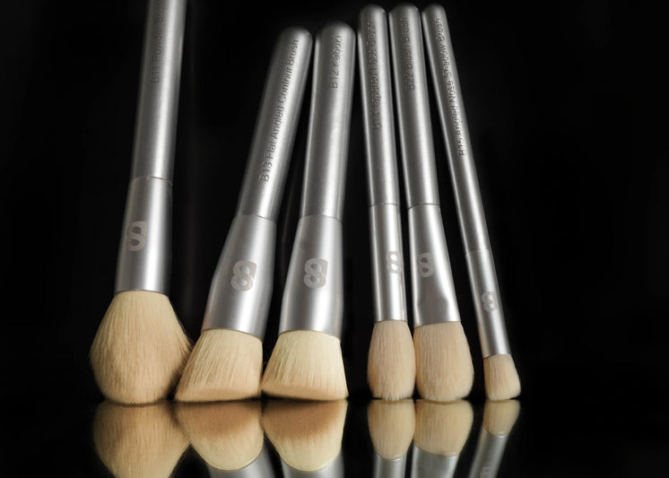 Ini Jenis-Jenis Brush Make Up dan Fungsinya