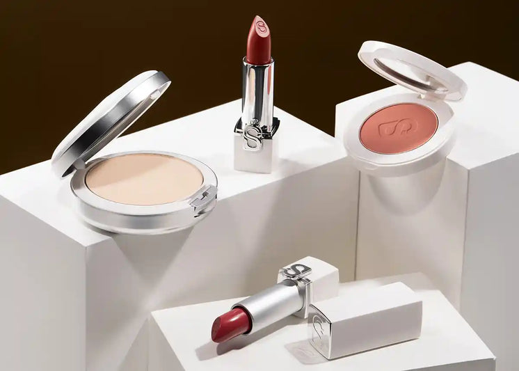 Makeup, Make Up, atau Make-Up