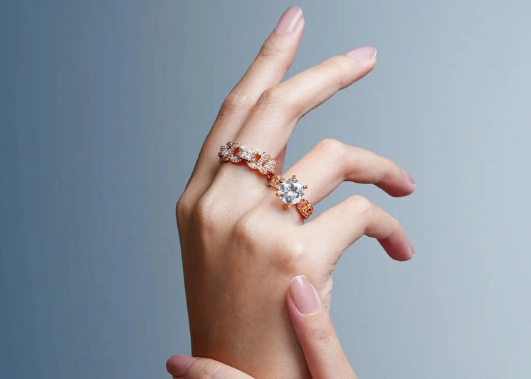 Material Perhiasan selain Emas dan Perak yang Tak Kalah Mewah