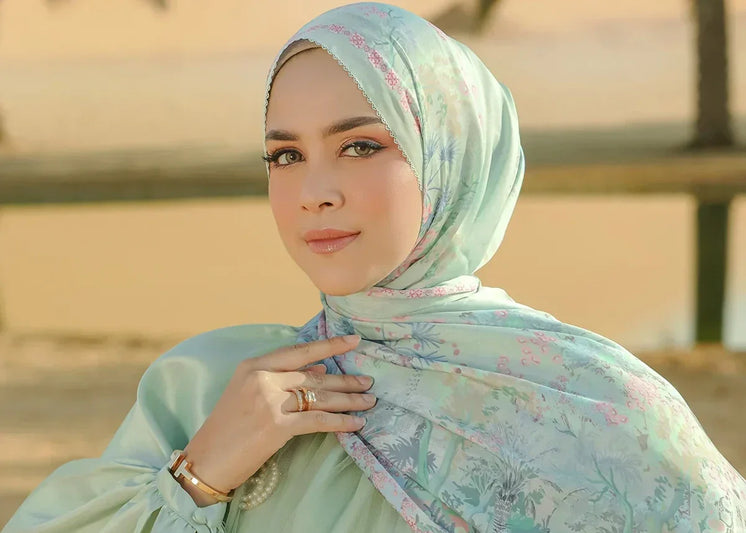 8 Rekomendasi Warna Jilbab yang Cocok untuk Baju Warna Sage