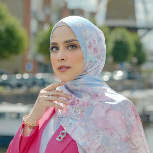 8 Warna Jilbab yang Cocok dengan Baju Warna Pink