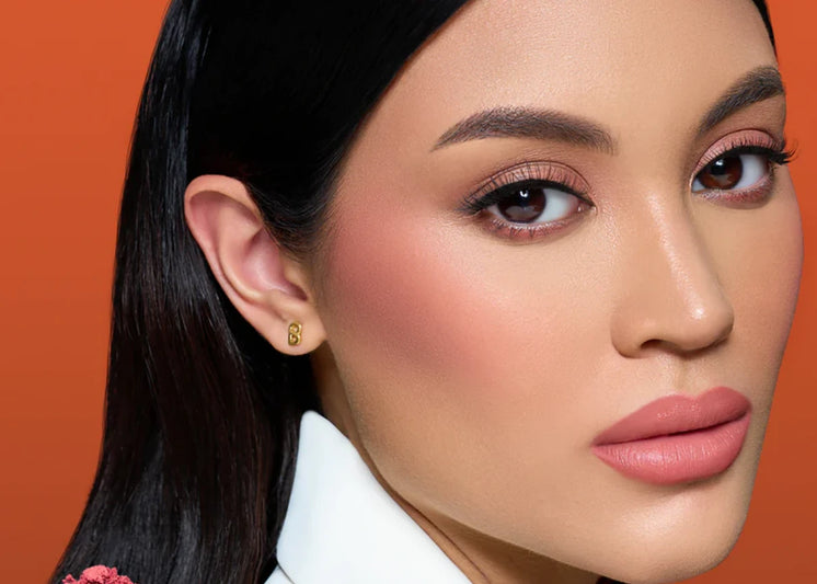 Cara Mengaplikasikan Blush On yang Benar Sesuai Jenis Produknya