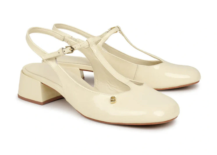 Model Sepatu Heels yang Cocok untuk Kaki Lebar